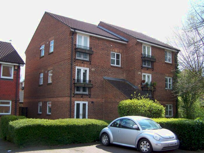 2 Bedroom Flat To Rent In Boveney Close, Cippenham, Slough, SL1