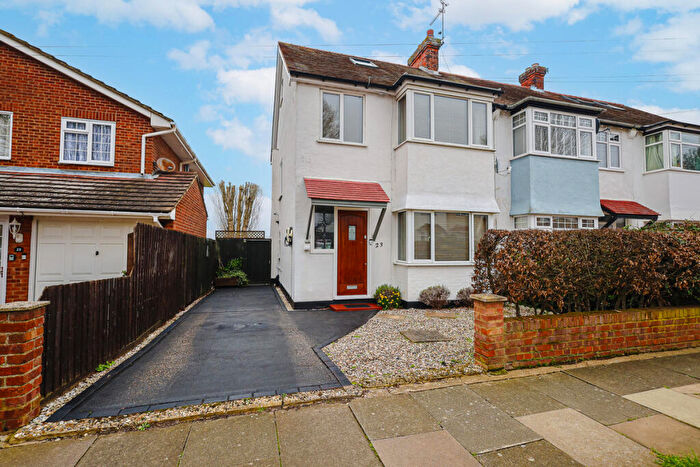 4 Bedroom End Of Terrace House For Sale In Flemming Crescent, Leigh-on-sea, SS9