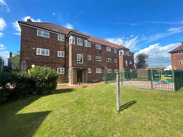 1 Bedroom Flat For Sale In Kingsbridge Road, Romford, RM3