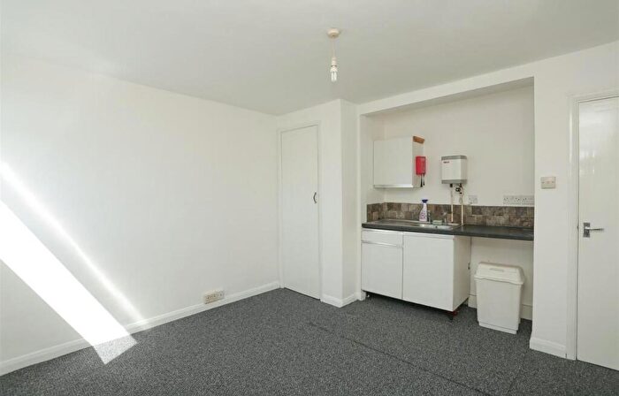 1 Bedroom Flat To Rent In Tower Parade, Whitstable, Kent, CT5