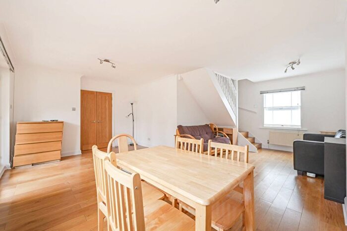 3 Bedroom Flat To Rent In Ensign Street, Tower Hill, London, E1