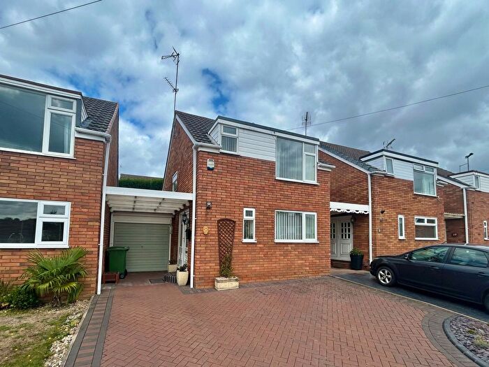 3 Bedroom Detached House For Sale In Kingham Close, Lower Gornal, DY3