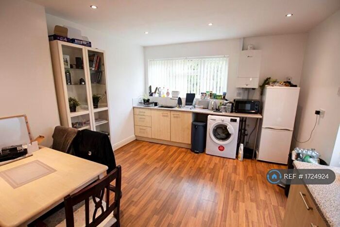 3 Bedroom Semi-Detached House To Rent In Reservoir Road, Selly Oak, Birmingham, B29