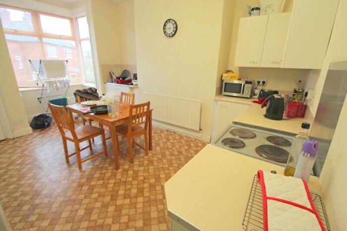 4 Bedroom Terraced House To Rent In Beechwood View, Burley, Leeds, LS4