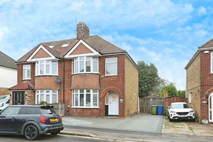 3 Bedroom Semi Detached House For Sale In Eastwood Road, Sittingbourne, ME10