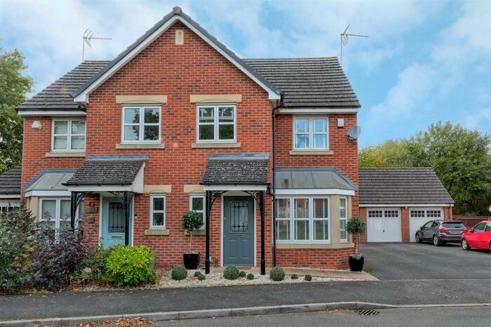 3 Bedroom Semi-Detached House For Sale In Rashwood Close, Hockley Heath, B94
