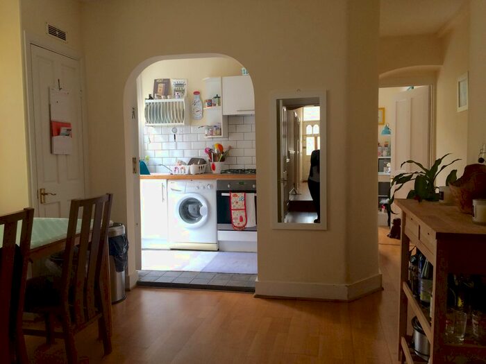 2 Bedroom Flat To Rent In Mantilla Road, Tooting Bec, SW17