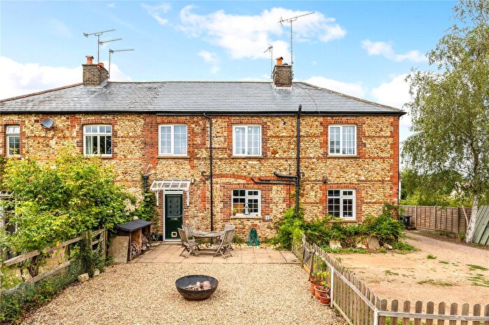 5 Bedroom Semi-Detached House For Sale In Weydon Farm Lane, Farnham, Surrey, GU9