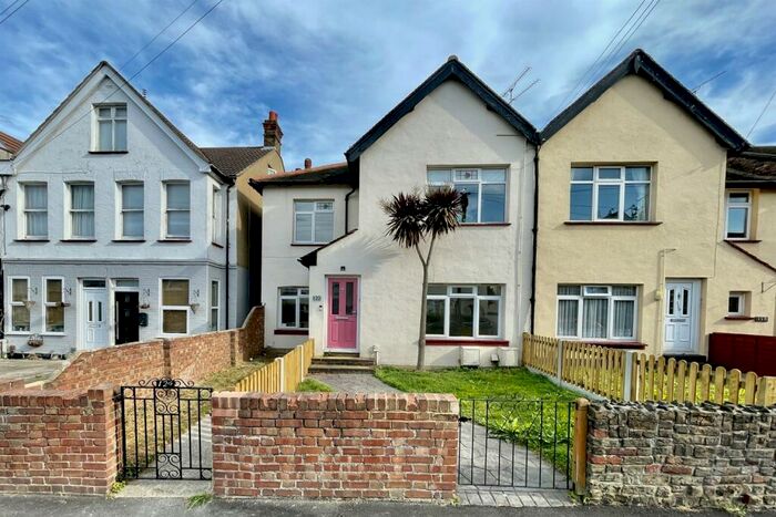 2 Bedroom Flat To Rent In Fleetwood Avenue, Westcliff-on-Sea, SS0