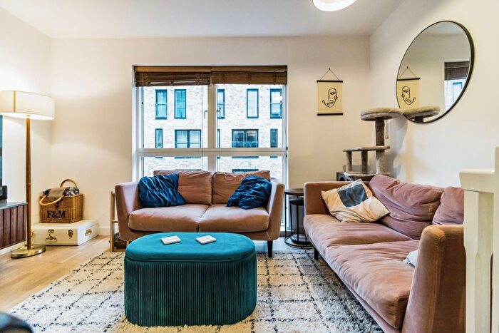 2 Bedroom Flat For Sale In Lockgate Mews, Manchester, M4