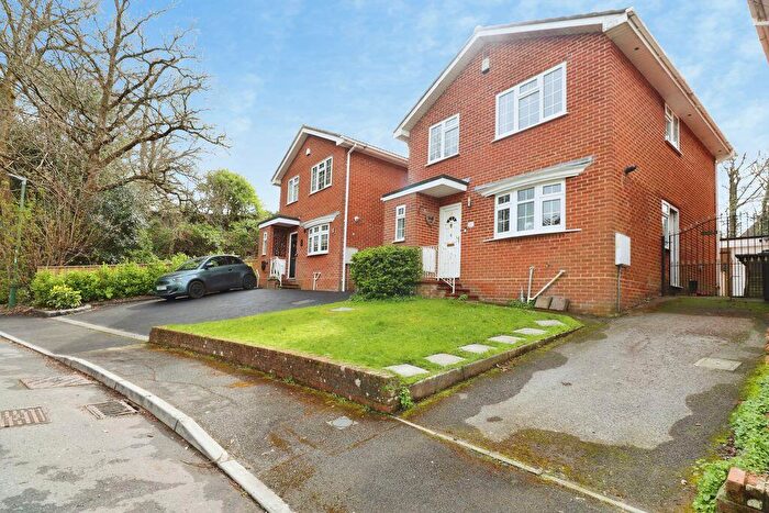 4 Bedroom Detached House For Sale In Sylmor Gardens, Bournemouth, BH9