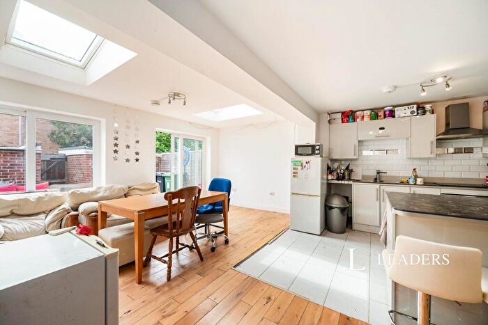 6 Bedroom Terraced House To Rent In Jubilee Terrace, Southsea, PO5