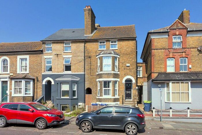 Property To Rent In Park Road, Sittingbourne, Kent, ME10