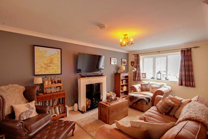 3 Bedroom Terraced House For Sale In Tanners Cross, Haywards Heath, RH16