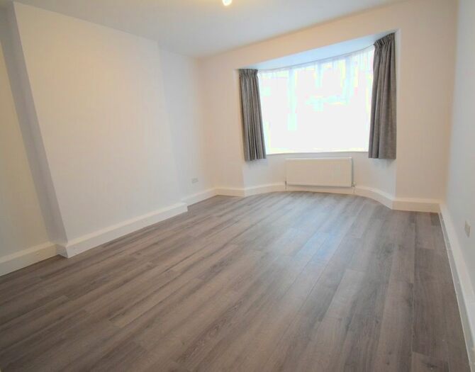 2 Bedroom Flat To Rent In Marina Court, Alfred Street, London, E3