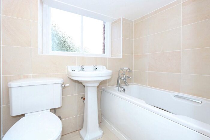 1 Bedroom Flat To Rent In Crown Road North, Glasgow, G12