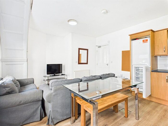 5 Bedroom Apartment To Rent In South Bridge, Edinburgh, Midlothian, EH1