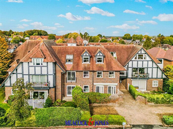 2 Bedroom Flat For Sale In Clune Court, Hutton Road, Shenfield, CM15