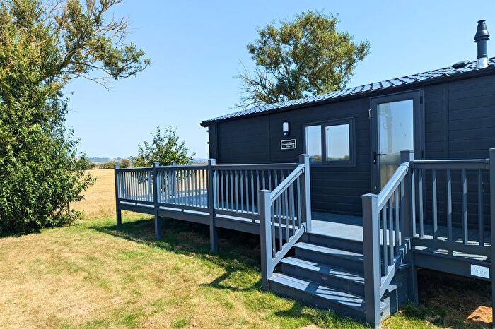 3 Bedroom Mobile/park Home For Sale In Burmarsh, Romney Marsh, TN29