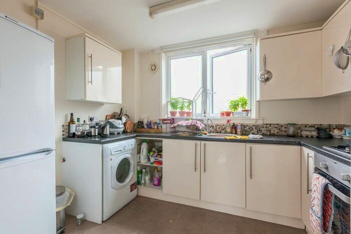 1 Bedroom Flat To Rent In Cromwell Road, Oval, London, SW9