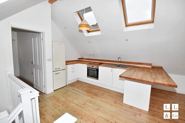 2 Bedroom Flat To Rent In Polwhaveral Terrace, Falmouth, TR11