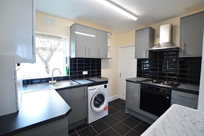 4 Bedroom Terraced House To Rent In St. Elmo Crescent, Slough, SL2