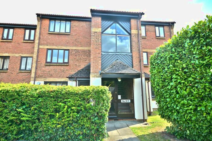 1 Bedroom Flat To Rent In Pyegrove Chase, Bracknell, RG12