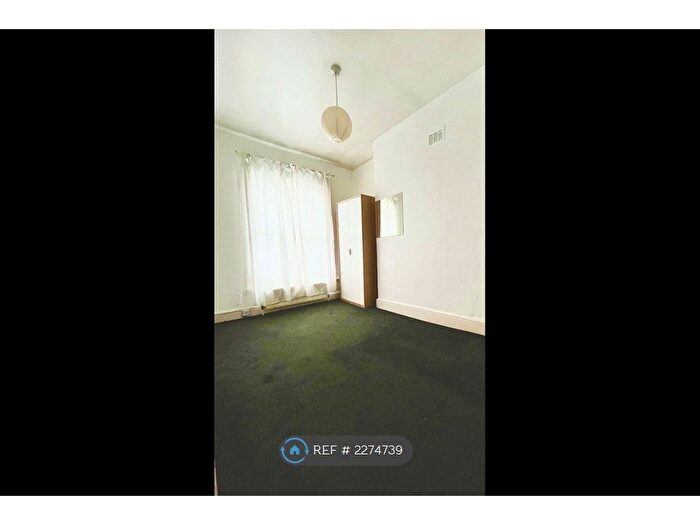 2 Bedroom Maisonette To Rent In Townsend Road, London, N15