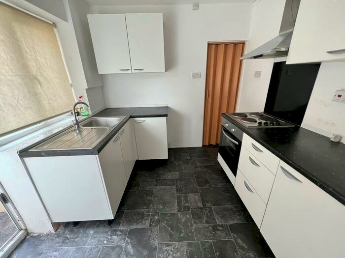 3 Bedroom Terraced House To Rent In Carmarthen Road, Swansea, SA1