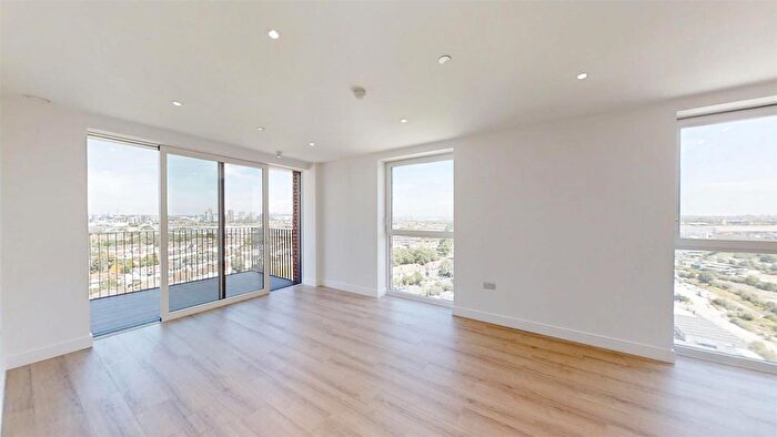 2 Bedroom Flat To Rent In Waterview House, Grand Union, HA0