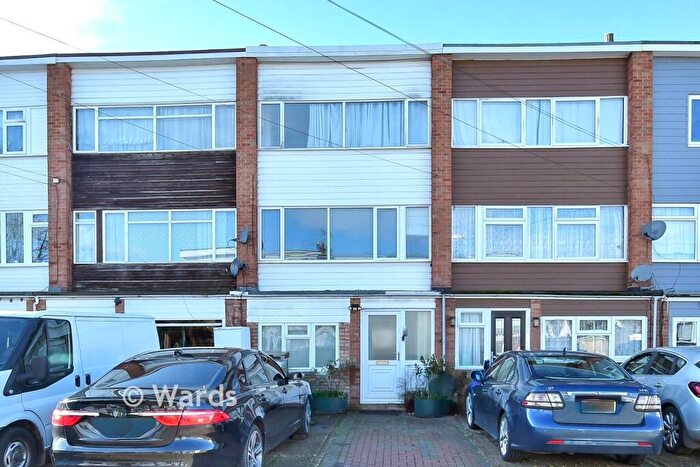 3 Bedroom Town House For Sale In All Saints Road, Sittingbourne, Kent, ME10