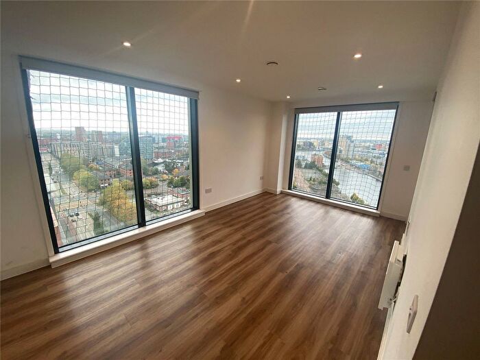 2 Bedroom Flat To Rent In The Gateway, Trafford Road, Salford, M5