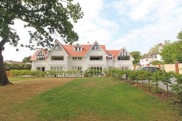 2 Bedroom Flat To Rent In The Chantry, Llandaff, Cardiff, CF5