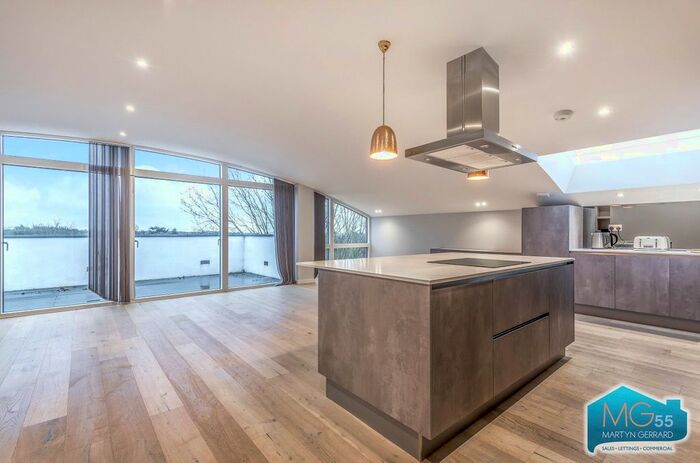 2 Bedroom Flat To Rent In Woodside Park Road, Woodside Park, London, N12