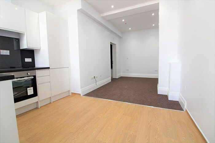 Studio To Rent In Station Road, Winchmore Hill, N21