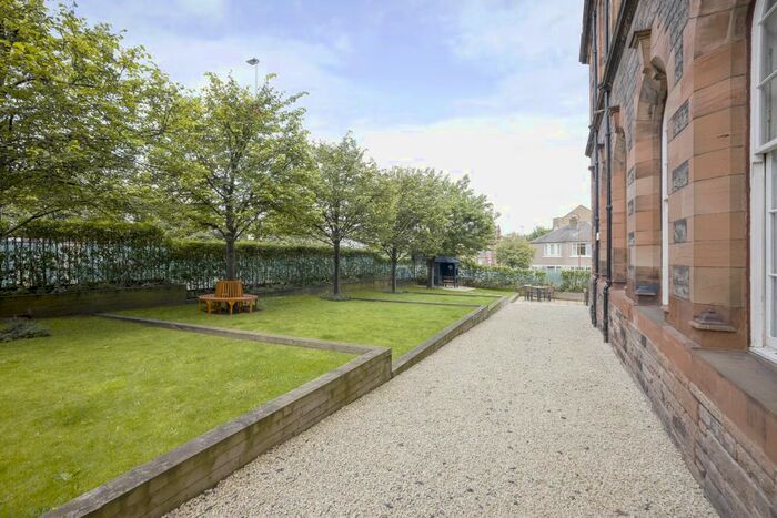 1 Bedroom Flat To Rent In Flat, Mcdonald Road, Edinburgh, EH7