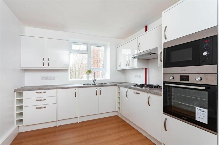 3 Bedroom Flat To Rent In Amhurst Park, Goodrich House Amhurst Park, N16