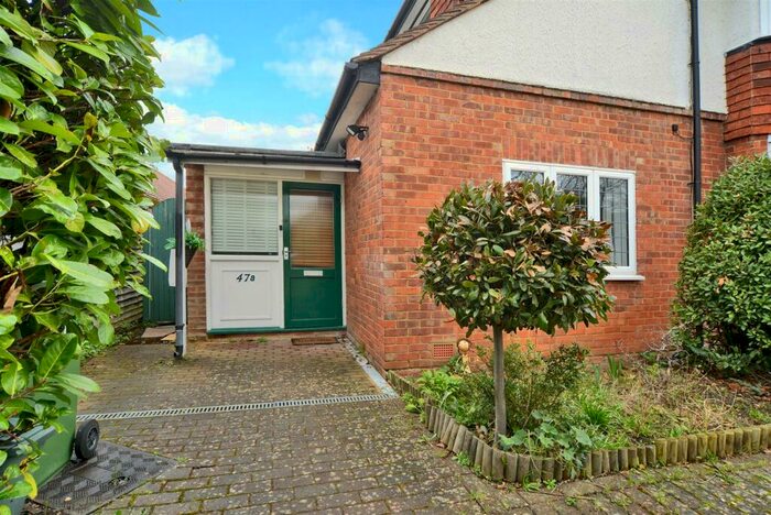 1 Bedroom Flat To Rent In Manor Road North, Hinchley Wood, KT10