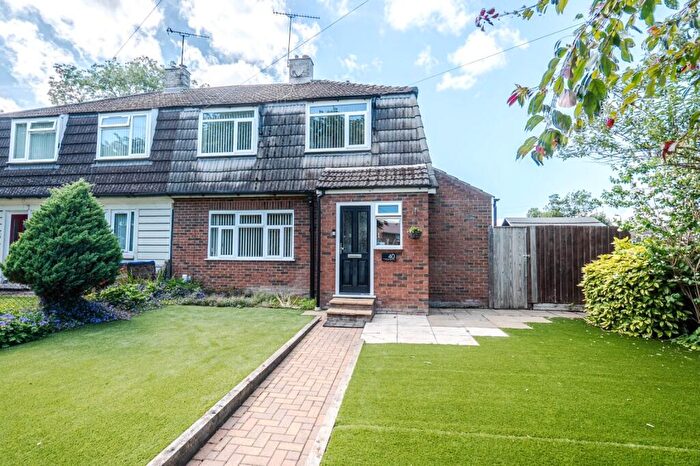 3 Bedroom Semi-Detached House For Sale In Brewers Hill Road, Dunstable, Bedfordshire, LU6