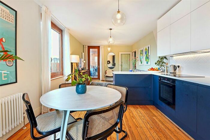 2 Bedroom Flat To Rent In Garratt Lane, London, SW18