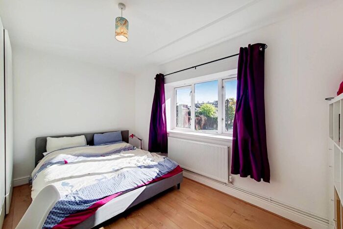 4 Bedroom Maisonette For Sale In Ecclesbourne Road, Islington, London, N1