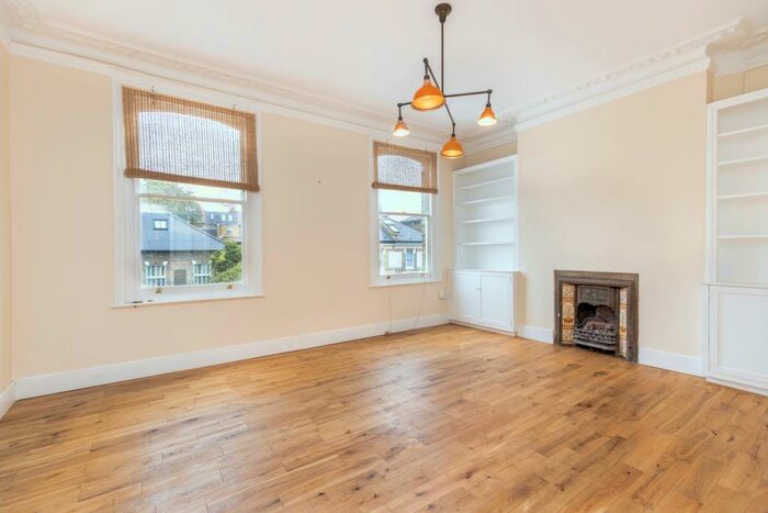 2 Bedroom Duplex To Rent In Ramsden Road, Balham, SW12