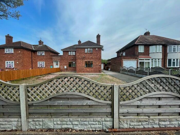 3 Bedroom Semi-Detached House To Rent In Hobs Moat Road, Solihull, West Midlands, B92