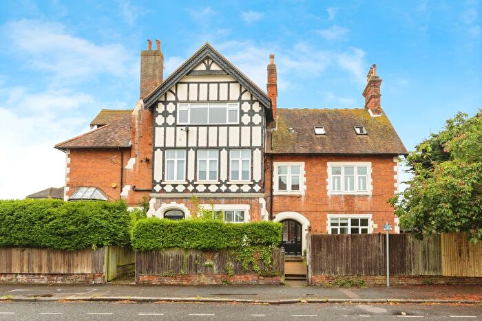 2 Bedroom Flat To Rent In Grimston Avenue, Folkestone, CT20