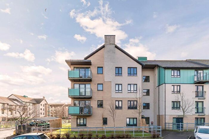 3 Bedroom Flat For Sale In Harvesters Way, Edinburgh, EH14
