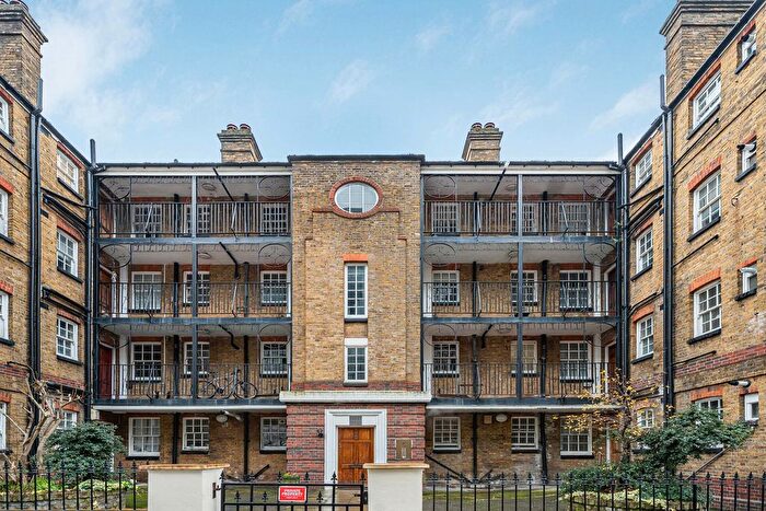 2 Bedroom Flat For Sale In Naval Row, London, E14