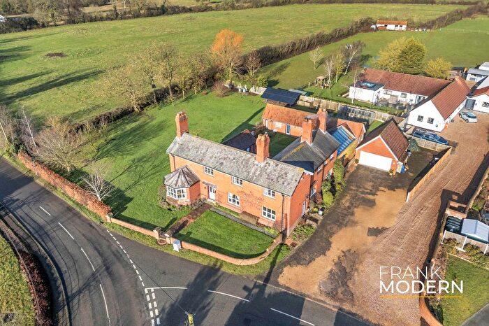 6 Bedroom Country House For Sale In Grantham Road, Ingoldsby, NG33