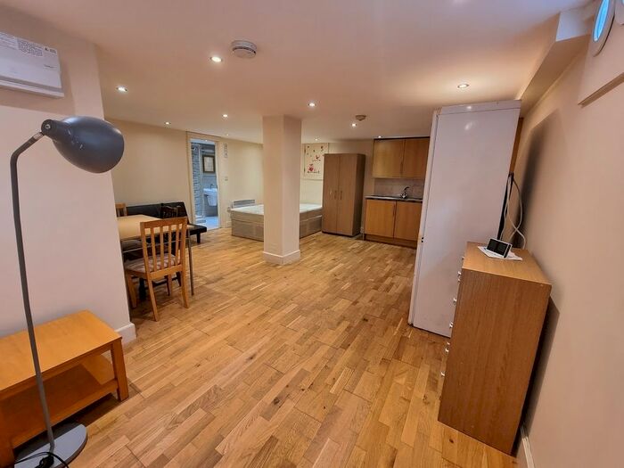 1 Bedroom Flat To Rent In Vivian Avenue, London, NW4