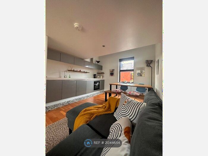 2 Bedroom Terraced House To Rent In Reservoir Street, Salford, M6