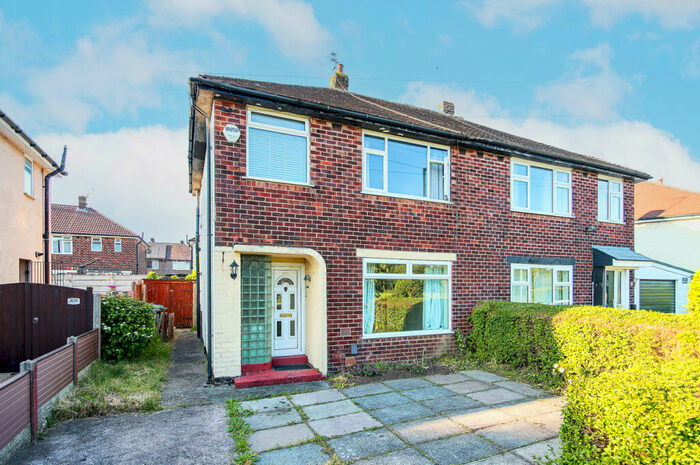 3 Bedroom Semi-Detached House To Rent In Kingsway Park, Davyhulme, Manchester, M41